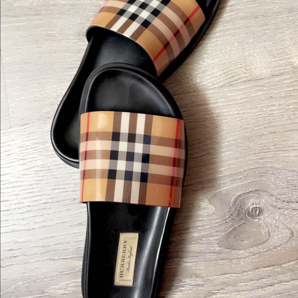 Burberry slides size 36